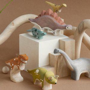 Izvetvey Wooden Dinosaur Set